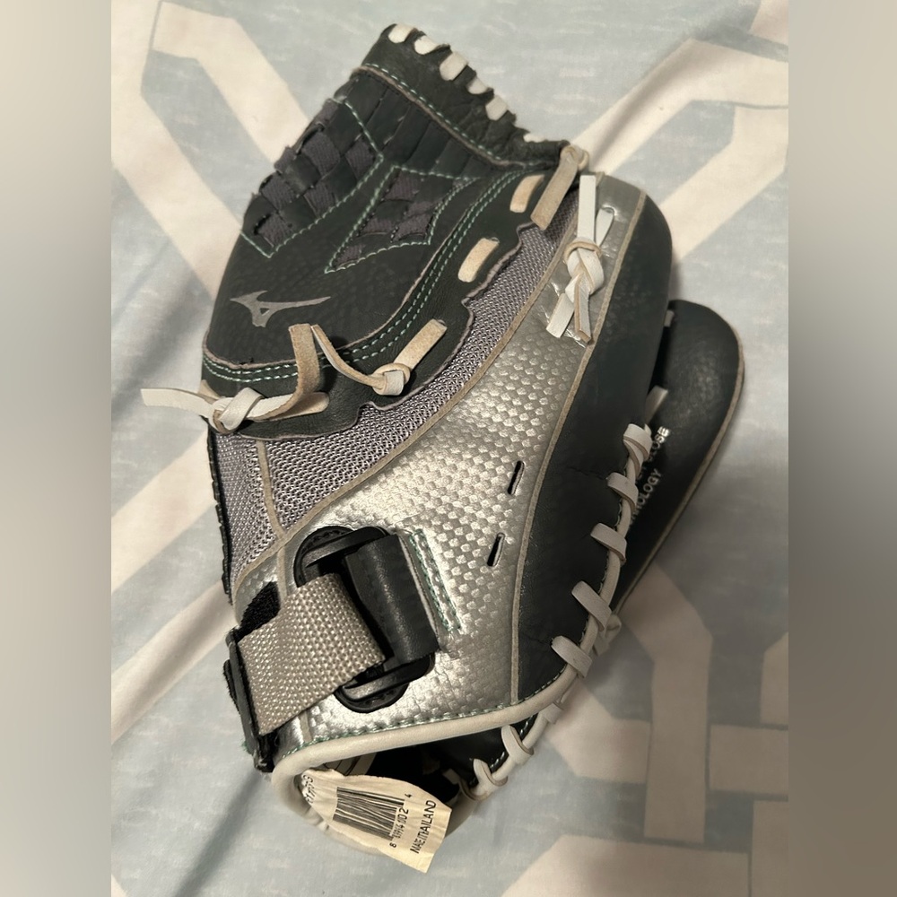 Mizuno Black and Silver Softball Glove